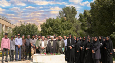 گلباران مزار شهید گمنام دانشگاه به مناسبت هفته دفاع مقدس